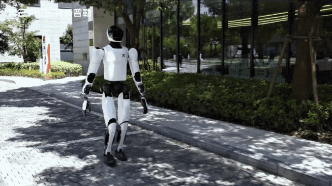 同款步態(tài)?這家中國人形機器人公司正面“硬剛”特斯拉!